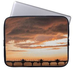 SILHOUETTE VAN MENSEN IN DE SUNSET LAPTOP SLEEVE