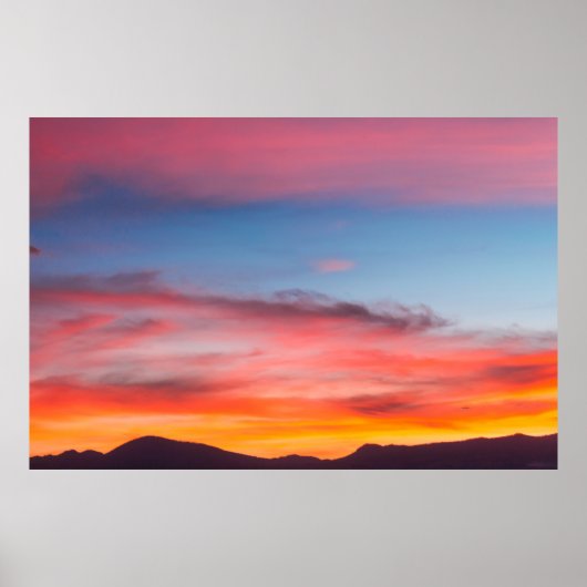 SILHOUETTE VAN MOUNTAINE ONDER CLOUDY BLUE SKY FOT POSTER (Voorkant)