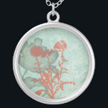 Silhouette van Rode Bloemen op Blauwgroen Achtergr Zilver Vergulden Ketting<br><div class="desc">Drie rode bloemen contrasteren tegen een blauwgroen achtergrond in dit schilderij van Megan Meagher. Een silhouet van een andere bloem leunt naar links van de druk. Een eenvoudig stuk met veel aan de hand. Dit zou een leuk cadeau zijn voor een vriend of geliefde die van kunst houdt!</div>