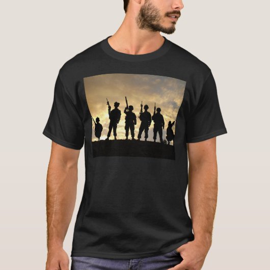 Silhouette van soldaten in de 101e luchtafdeling t-shirt (Voorkant)