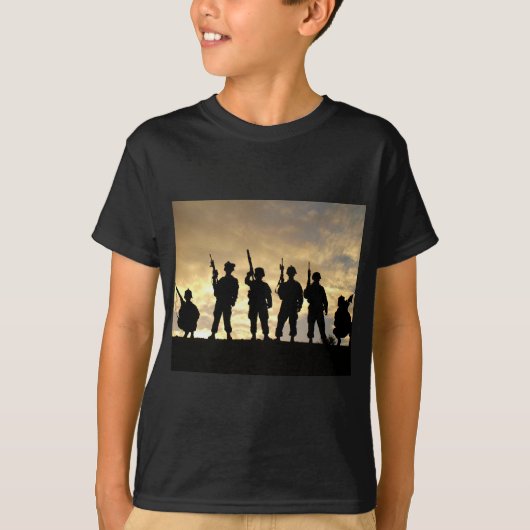 Silhouette van soldaten in de 101e luchtverkeersdi t-shirt (Voorkant)