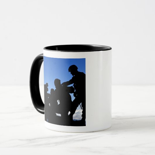 Silhouette van soldaten mok (Voorkant links)