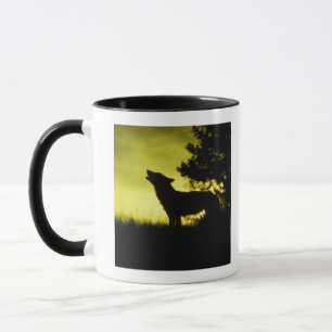 Silhouette van wolvenhowling mok
