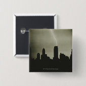 Silhouetten van wolkenkrabbers en blikseminslag vierkante button 5,1 cm (Voorkant /achterkant)