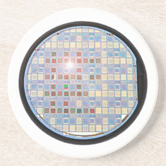Siliciumwafel op een chip met witte achtergrond zandsteen onderzetter