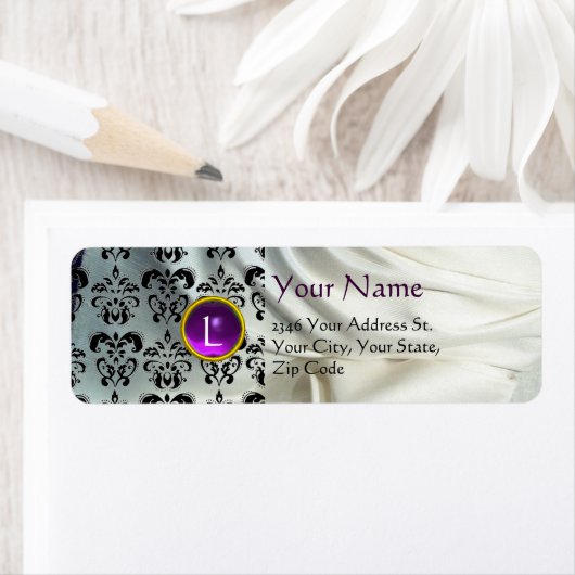 SILK DAMASK GEM paars wit Etiket (Insitu)