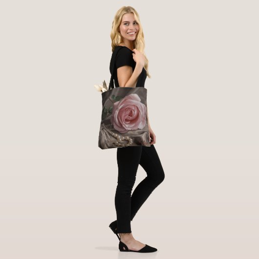 Silken Roos Tote Bag (Op model)