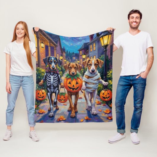 Silken Windhound Dogs in Halloween Costumes Fleece Deken (In situ)