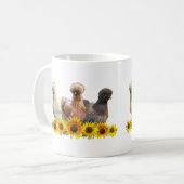 Silkie Bantam Chicken Trio en Sunbloemen Koffiemok (Voorkant links)