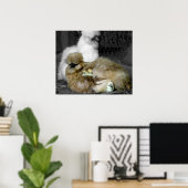 Silkie Hens met kippen die uit veren pieken Poster (Thuiskantoor)