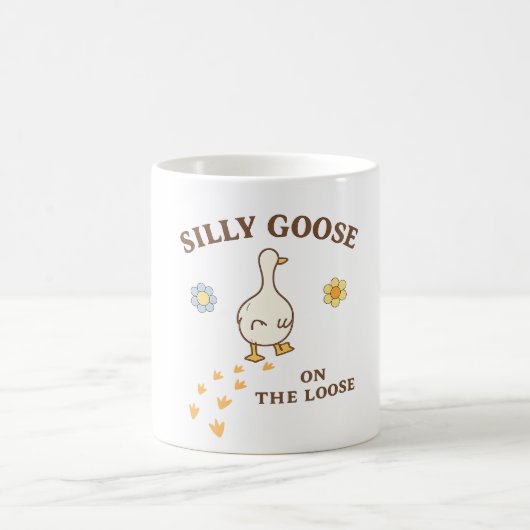 Silly Goose on the Loose – Cute Funny Goose Mug Koffiemok (Center)