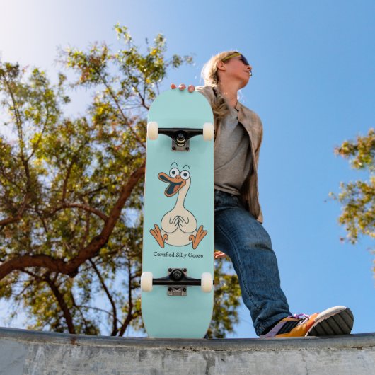 Silly Goose, Quirky, Funny Cartoon Goose Persoonlijk Skateboard (Buiten 1)