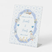Silly Goose Whimsical Bow Baby Boy Shower Reclamebord Met Voetstuk (Voorkant)