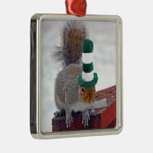 Silly Squirrel with Green Striped Hat Ornament (Rechts)