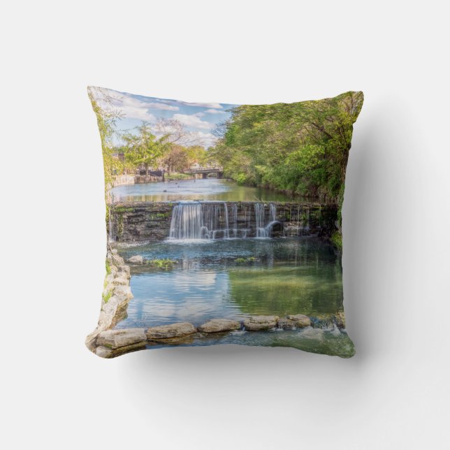 Siloam Springs Sager Creek Waterfall Pillow Kussen (Voorkant)