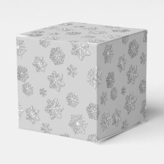 Silver 3-d sneeuwvlokken op een zilverachtergrond bedankdoosjes