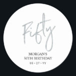 Silver 50th Birthday Favor Dank u Ronde Sticker<br><div class="desc">Deze eenvoudige sticker bedankt u voor uw speciale dag. Dit ontwerp kenmerkt het zilveren manuscript dat " vijftig"met douanetekst "lettert. In mijn winkel BaraBomDesign zijn er geschikte vijftigste verjaardagsuitnodigingen en partijbenodigdheden beschikbaar.</div>