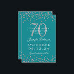 Silver 70th Birthday Save Date Details Blauwgroen Kaart<br><div class="desc">Elegant "70th Birthday Party" ontwerp met faux glitter confetti & details tekst. Makkelijk te gebruiken en makkelijk te personaliseren. Bestel vandaag nog!</div>