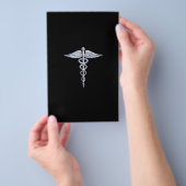 Silver-achtige medische symbolen van Caduceus op h Flyer (Hand)