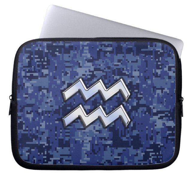 Silver Aquarius Zodiac Sign Navy Blue Digital Camo Laptop Sleeve (Voorkant)