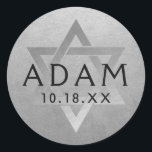 Silver Bar Mitzvah Bat Mitzvah Star van David Name Ronde Sticker<br><div class="desc">Elegant modern klassiek zilveren bar mitzvah stickers met een aangepaste naam, datum en ster van David. Deze stijlvolle bar mitzvah gunt de markeringsstickers geven een klastige blik als envelopzegels, of op de bar en de vleermuis mitzvah partijdecor projecten. ・ ・ ・ Klik VERDER AANPASSEN om tekstkleur, doopvont of positie te...</div>