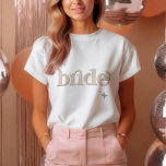 Silver BEIGE Disco Bride Bruids Party hen DO Shirt<br><div class="desc">Stap terug in de tijd met onze Retro Disco Ball Bridal Shower Invitations & Decor collectie. Dompel jezelf onder in de nostalgie van de jaren 70 met gedempte beige en grijze bogen, versterkt door groovy zilveren glitterlettertypen. De iconische retro discobal staat centraal en roept een tijdperk van disco-glamour op, terwijl...</div>