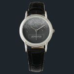 Silver Black Glitter Girly Monogram Naam Horloge<br><div class="desc">Zwart en Zilver Sparkle Glitter Monogram Naam Horloge. Dit maakt het perfecte afstuderen,  verjaardagscadeau,  bruiloft,  vrijgezellenfeest,  jubileum,  baby shower of vrijgezellenfeest cadeau voor iemand die houdt van glamoureuze en chique stijlen.</div>