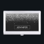 Silver Black Glitter Girly Monogram Naam Visitekaarthouder<br><div class="desc">Zilveren en zwarte Sparkle Glitter Monogram Naam visitekaarthouder. Dit maakt het perfecte zoete 16-jarige verjaardagscadeau,  bruiloft,  vrijgezellenfeest,  jubileum,  baby shower of vrijgezellenfeest voor iemand die van glamoureuze luxe en chique stijlen houdt.</div>