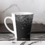 Silver Black Glitter Script Monogram Girly Name Latte Mok<br><div class="desc">Zwart en Zilver Sparkle Glitter Script Monogram Naam Latte Coffee Cup Mok. Dit maakt de perfecte lieve 16 verjaardags-,  bruiloft-,  vrijgezellenfeest-,  jubileum-,  baby shower- of vrijgezellenfeestcadeau voor iemand die van glamluxe en chique stijlen houdt.</div>