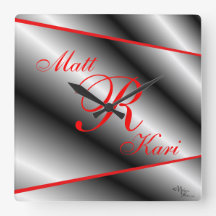 Silver, Black & Red Monogrammed, klokpas aan