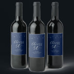 Silver Blue Cheers 80 jaar, 80th Birthday Party Wijn Etiket<br><div class="desc">Dit moderne flessenetiket is perfect voor een modern 80e verjaardagsfeest decor of gunsten. Het ontwerp is voorzien van typografie " Cheers to 80 years " en een glans in zilver en blauw. U kunt de tekst en achtergrondkleur personaliseren. Overeenkomende uitnodigingen en partijbenodigdheden zijn beschikbaar in mijn winkel BaraBomDesign.</div>