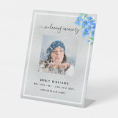 Silver blue floral photoherdenkings reclamebord met voetstuk (Voorkant)