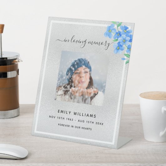 Silver blue floral photoherdenkings reclamebord met voetstuk (Insitu)