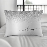 Silver Borhed Metal Monogram Naam Modern Accent Kussen<br><div class="desc">Silver Foil Sparkle Glitter Borhed Metal Monogram Name and Initiaal Pillow. De kussen maken de perfecte liefste 16 verjaardag,  bruiloft,  vrijgezellenfeest,  baby shower of vrijgezellenfeest cadeau voor iemand die haar kamer in roos goud versiert.</div>