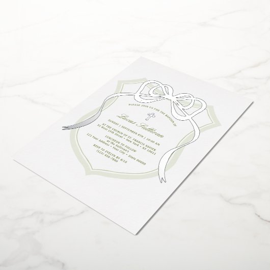 Silver Bow Sage Green Crest doop Folie Uitnodiging (Gedraaid)