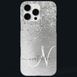 Silver Brushed Metal Glitter Monogram Name iPhone 16 Pro Max Hoesje<br><div class="desc">Pas dit trendy ontwerp van de telefoonbehuizing eenvoudig aan met  zilveren mousserende glitter op een zilveren geborstelde metalen achtergrond.</div>