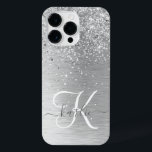 Silver Brushed Metal Glitter Monogram Name iPhone 14 Pro Max Hoesje<br><div class="desc">Pas dit trendy ontwerp van de telefoonbehuizing eenvoudig aan met  zilveren mousserende glitter op een zilveren geborstelde metalen achtergrond.</div>