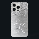 Silver Brushed Metal Glitter Monogram Name iPhone 15 Pro Max Case<br><div class="desc">Pas dit trendy ontwerp van de telefoonbehuizing eenvoudig aan met  zilveren mousserende glitter op een zilveren geborstelde metalen achtergrond.</div>