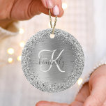 Silver Brushed Metal Glitter Monogram Name Keramisch Ornament<br><div class="desc">Pas dit trendy ornament met  zilveren mousserende glitter op een zilveren geborstelde metalen achtergrond eenvoudig aan.</div>