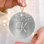Silver Brushed Metal Glitter Monogram Name Keramisch Ornament<br><div class="desc">Pas dit trendy ornament met  zilveren mousserend glitter op een zilveren geborstelde metalen achtergrond eenvoudig aan.</div>