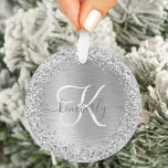 Silver Brushed Metal Glitter Monogram Name Ornament<br><div class="desc">Pas dit trendy ornament met  zilveren mousserende glitter op een zilveren geborstelde metalen achtergrond eenvoudig aan.</div>