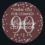 Silver Burgundy 90th Birthday Bedankt Glitter Ronde Sticker<br><div class="desc">Elegant 90e verjaardag "Dank u" Silver Faux Glitter Confetti Burgundy pleit voor sjabloon van tags.</div>