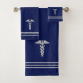 Silver Caduceus & Stripes op Navy Blue Bad Handdoek (Insitu)