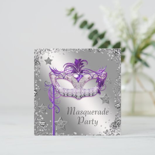 Silver Confetti Paarse Masquerade Party Invitation Kaart (Staand voorkant)