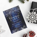 Silver confetti sneeuwvlokken blauw Kerstmis Kaart<br><div class="desc">Silver confetti snowflakes navy blue waterverf kerstparty uitnodiging,  met faux Silver folie confetti,  sneeuwvlokken en elegante blauw-waterverf van de marine met scriptdoopvont.</div>