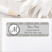 Silver Cream Floral Wisps & Stripes met monogram Etiket (Insitu)