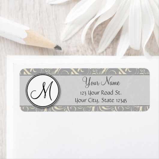 Silver Cream Floral Wisps & Stripes met monogram Etiket (Insitu)