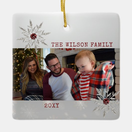 Silver Crystal Snowflake met rode neushoorn Keramisch Ornament (Voorkant)