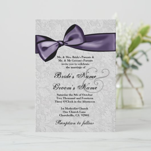 Silver Damask en Deep Paarse Bow Wedding Kaart (Staand voorkant)