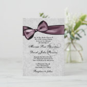 Silver Damask en Paarse Plum Bow Wedding Kaart (Staand voorkant)